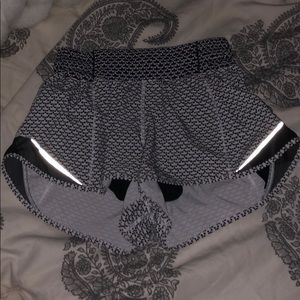 LULULEMON hotty hot short 2.5